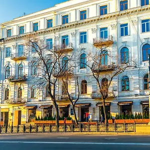 https://rustaveli-hotel.alltbilisihotels.com